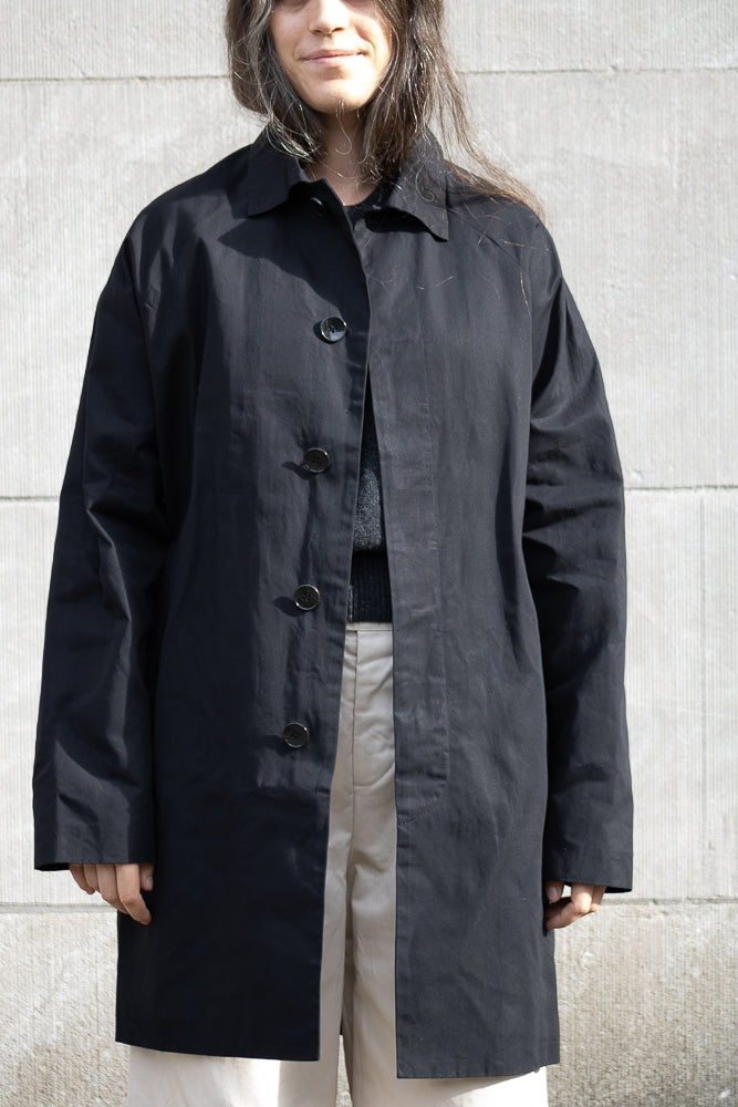 Véritécoeur Waxed Coat in Navy Black
